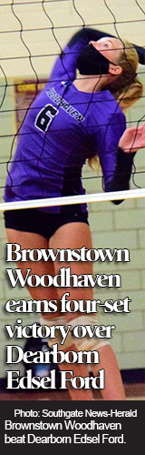 Woodhaven volleyball earns four-set win over Edsel Ford